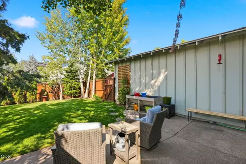 Exterior - 20256 Halfway Rd, Bend, OR 97703 photo 9 of 14