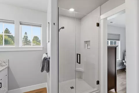 Bath - 1683 NW Lewis St, Bend, OR 97703 photo 2 of 4