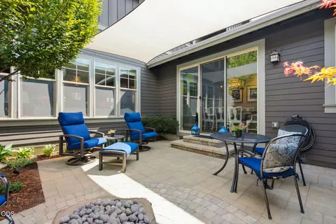 Exterior - 1683 NW Lewis St, Bend, OR 97703 photo 5 of 7