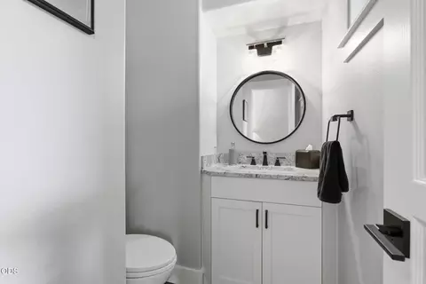 Bath - 1683 NW Lewis St, Bend, OR 97703 photo 4 of 4