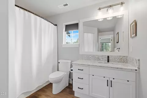 Bath - 1683 NW Lewis St, Bend, OR 97703 photo 3 of 4
