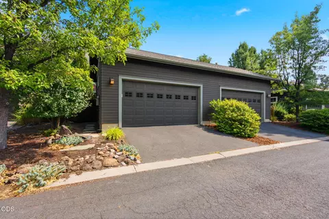 Exterior - 1683 NW Lewis St, Bend, OR 97703 photo 7 of 7