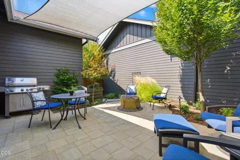 Exterior - 1683 NW Lewis St, Bend, OR 97703 photo 3 of 7