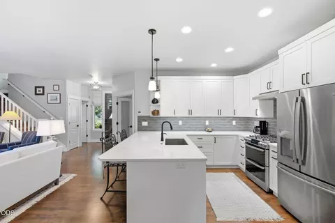 Kitchen - 1683 NW Lewis St, Bend, OR 97703 photo 3 of 4