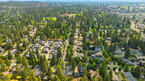 View/Area - 1683 NW Lewis St, Bend, OR 97703 photo 3 of 8
