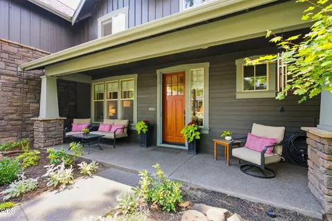 Exterior - 1683 NW Lewis St, Bend, OR 97703 photo 2 of 7