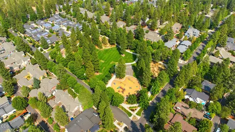 View/Area - 1683 NW Lewis St, Bend, OR 97703 photo 5 of 8