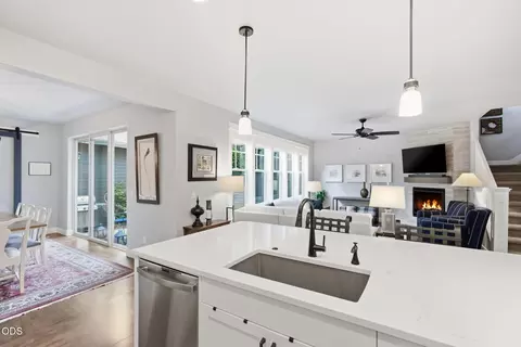 Kitchen - 1683 NW Lewis St, Bend, OR 97703 photo 4 of 4