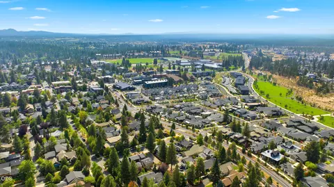 View/Area - 1683 NW Lewis St, Bend, OR 97703 photo 7 of 8
