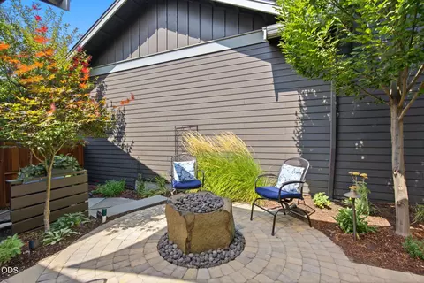 Exterior - 1683 NW Lewis St, Bend, OR 97703 photo 4 of 7