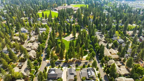 View/Area - 1683 NW Lewis St, Bend, OR 97703 photo 4 of 8