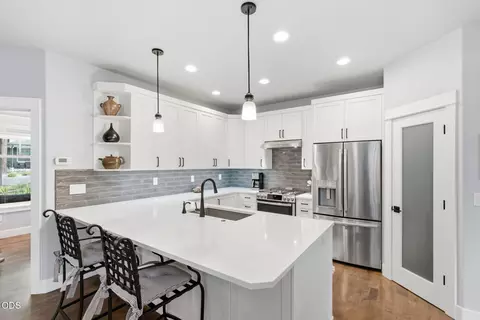 Kitchen - 1683 NW Lewis St, Bend, OR 97703 photo 2 of 4