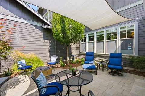 Exterior - 1683 NW Lewis St, Bend, OR 97703 photo 6 of 7