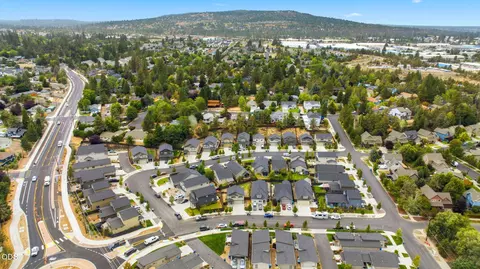 View/Area - 2981 NE Roxy Pl, Bend, OR 97701 photo 9 of 9