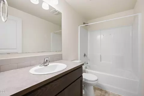 Bath - 2981 NE Roxy Pl, Bend, OR 97701 photo 1 of 2