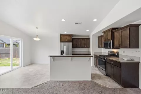 Kitchen - 2981 NE Roxy Pl, Bend, OR 97701 photo 2 of 3