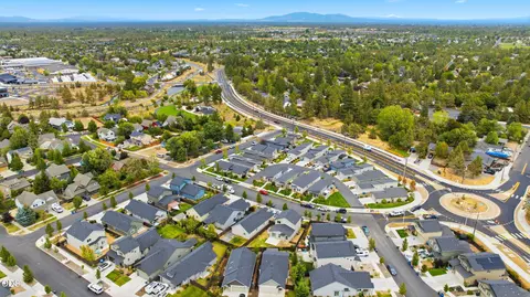 View/Area - 2981 NE Roxy Pl, Bend, OR 97701 photo 7 of 9