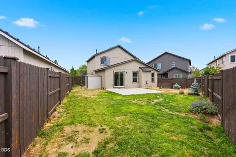 Exterior - 2981 NE Roxy Pl, Bend, OR 97701 photo 7 of 8