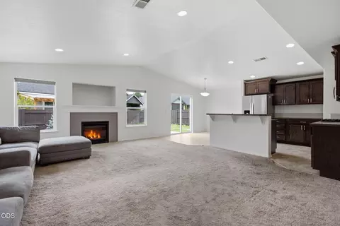 Living - 2981 NE Roxy Pl, Bend, OR 97701 photo 2 of 4