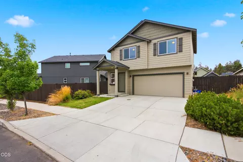Exterior - 2981 NE Roxy Pl, Bend, OR 97701 photo 3 of 8