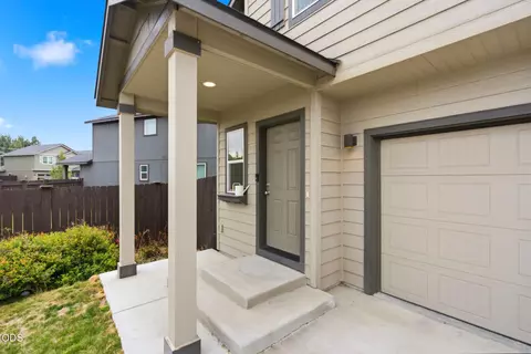 Exterior - 2981 NE Roxy Pl, Bend, OR 97701 photo 4 of 8