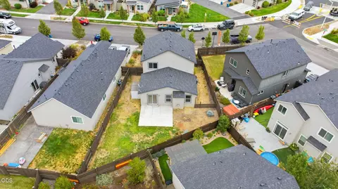 View/Area - 2981 NE Roxy Pl, Bend, OR 97701 photo 5 of 9