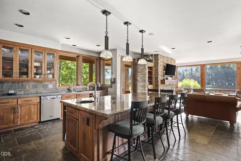 Kitchen - 56680 Lunar Dr, Bend, OR 97707 photo 2 of 4