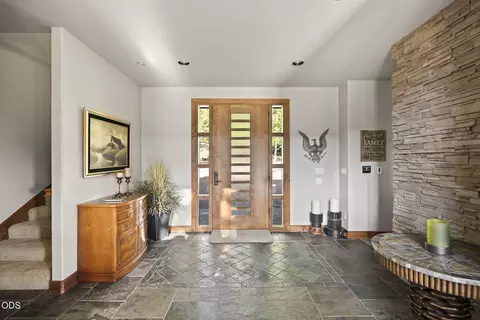 Entry Way - 56680 Lunar Dr, Bend, OR 97707 photo 2 of 6
