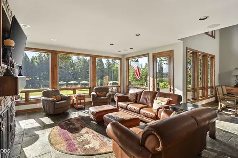 Living - 56680 Lunar Dr, Bend, OR 97707 photo 2 of 4