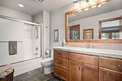 Bath - 56680 Lunar Dr, Bend, OR 97707 photo 7 of 7