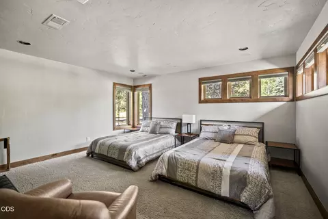 Bedroom - 56680 Lunar Dr, Bend, OR 97707 photo 8 of 8