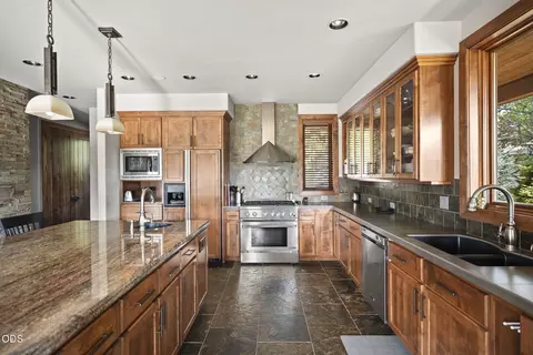 Kitchen - 56680 Lunar Dr, Bend, OR 97707 photo 3 of 4