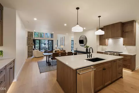 Kitchen - 18211 Basalt Ln, Bend, OR 97707 photo 1 of 8