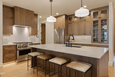 Kitchen - 18211 Basalt Ln, Bend, OR 97707 photo 3 of 8