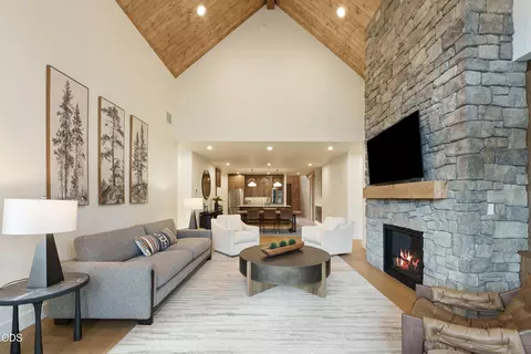 Living - 18211 Basalt Ln, Bend, OR 97707 photo 4 of 4
