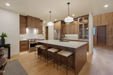 Kitchen - 18211 Basalt Ln, Bend, OR 97707 photo 5 of 8