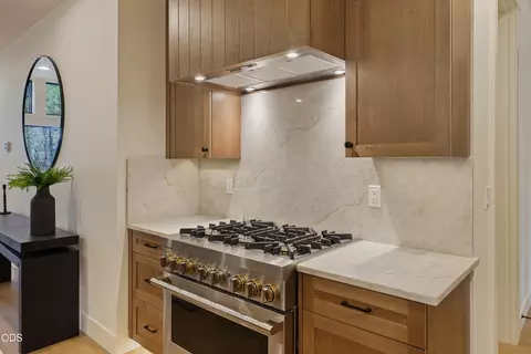 Kitchen - 18211 Basalt Ln, Bend, OR 97707 photo 7 of 8