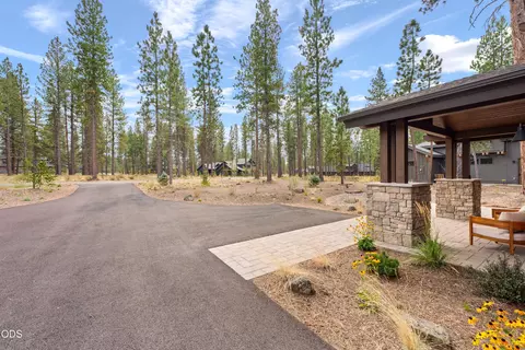 Exterior - 18211 Basalt Ln, Bend, OR 97707 photo 5 of 11