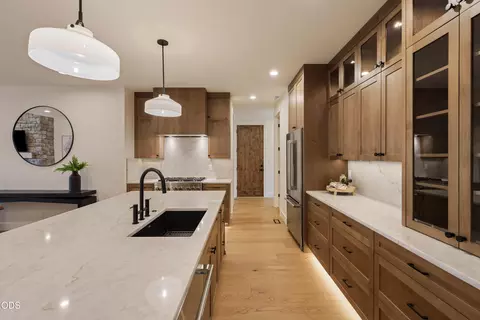 Kitchen - 18211 Basalt Ln, Bend, OR 97707 photo 2 of 8