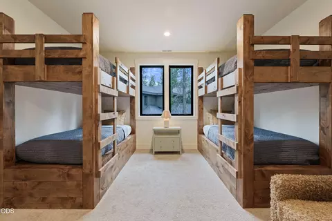 Bedroom - 18211 Basalt Ln, Bend, OR 97707 photo 9 of 10