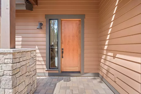 Entry Way - 18211 Basalt Ln, Bend, OR 97707 photo 1 of 2