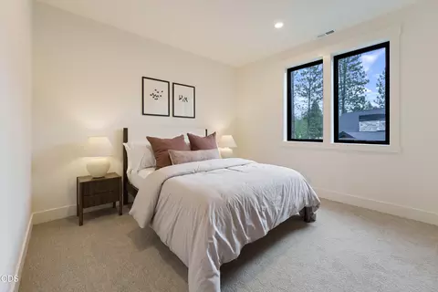 Bedroom - 18211 Basalt Ln, Bend, OR 97707 photo 8 of 10