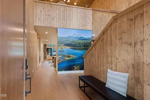 Entry Way - 18211 Basalt Ln, Bend, OR 97707 photo 2 of 2