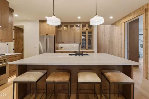 Kitchen - 18211 Basalt Ln, Bend, OR 97707 photo 4 of 8