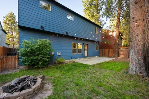 Exterior - 19773 Astro Pl, Bend, OR 97702 photo 3 of 4