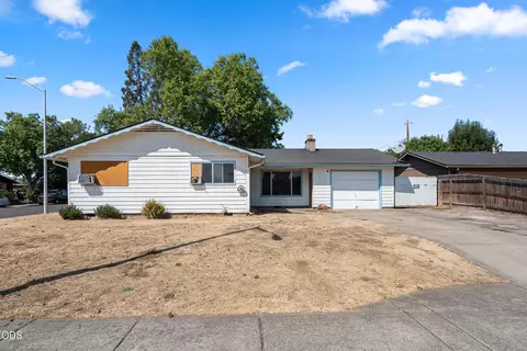 7675 Gladstone Ave, White City, OR 97503