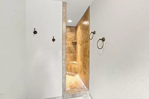 Bath - 52216 Moose Rd, La Pine, OR 97739 photo 2 of 6