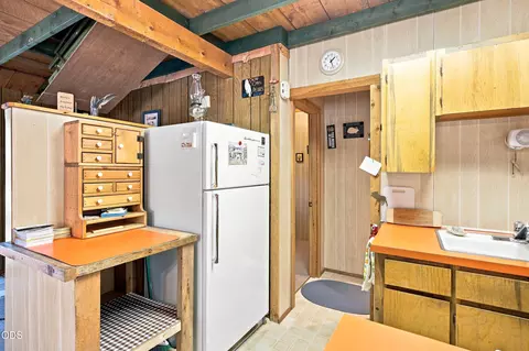 Kitchen - 52216 Moose Rd, La Pine, OR 97739 photo 6 of 6