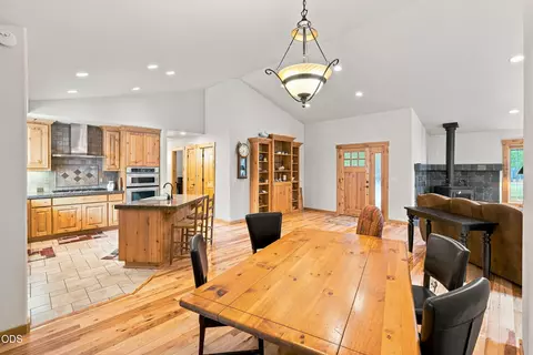 Dining - 52216 Moose Rd, La Pine, OR 97739 photo 3 of 4