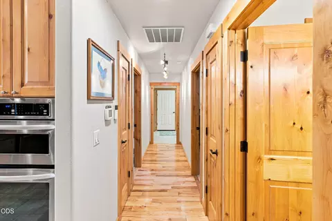 Entry Way - 52216 Moose Rd, La Pine, OR 97739 photo 2 of 4